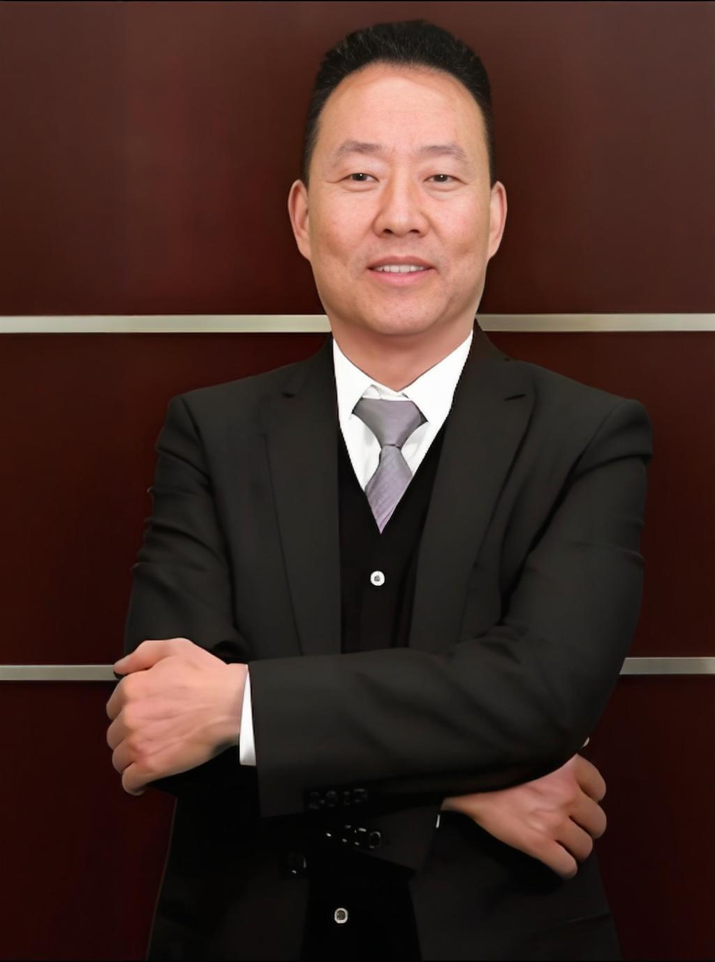 LNESOLAR chairman leading the solar panel and BESS manufacturing enterprise