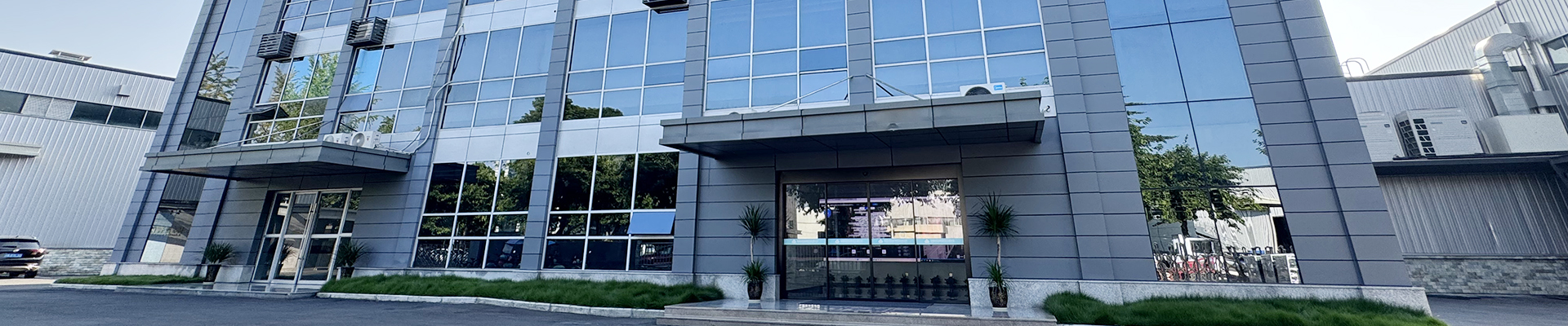 LNESOLAR Company Gate Solar Panel and BESS Manufacturer